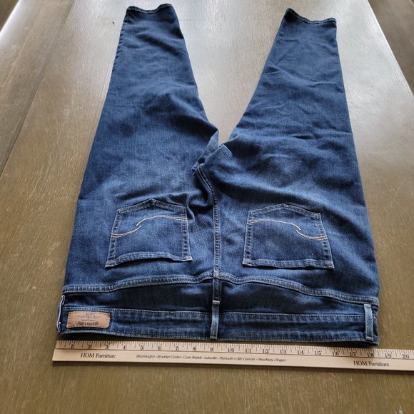 ECO FRIENDLY Levi's Signature Gold Jeans - Picture 8 of 16